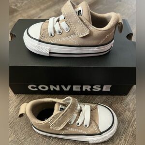 Converse Chuck Taylor All Star Easy On Shoes- size 5